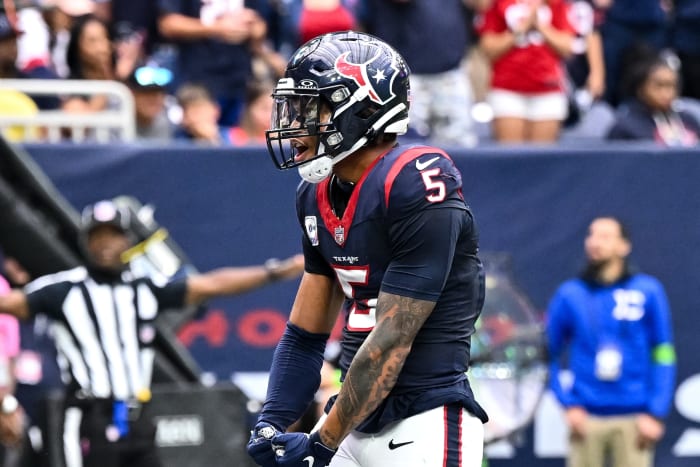 Texans improved to 4-4 on the season following a 39-37 victory over the Tampa Bay Buccaneers.